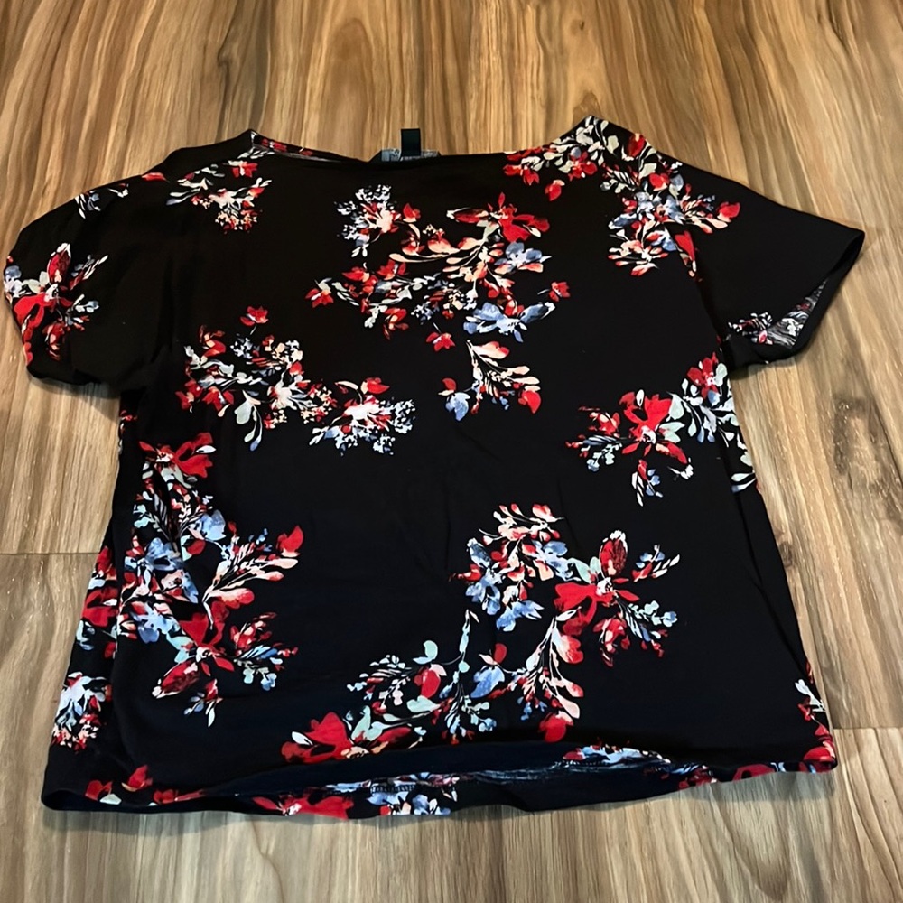 3/$20 Lauren by Ralph Lauren floral T-shirt